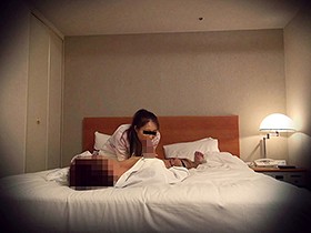 盗撮された貞淑妻 ホテル出張マッサージ中出し3　サンプル画像04